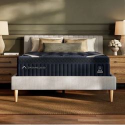 [New In Box] DreamCloud Luxe Hybrid Mattress - California King