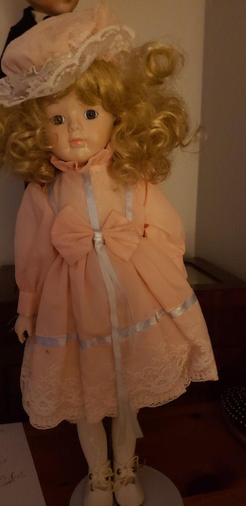 Vintage Collector Porcelain Dolls Set Of 7