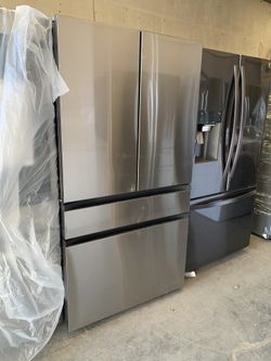 New Out Box Samsung Stainless Steel BESPOKE 4-Door French Door Refrigerator 