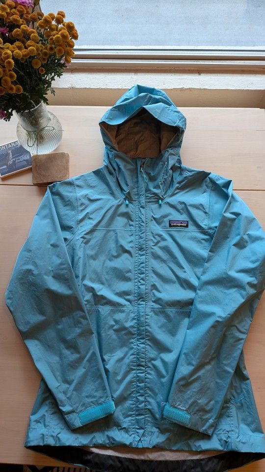 Patagonia W's XS Torrentshell Raincoat- Like New 