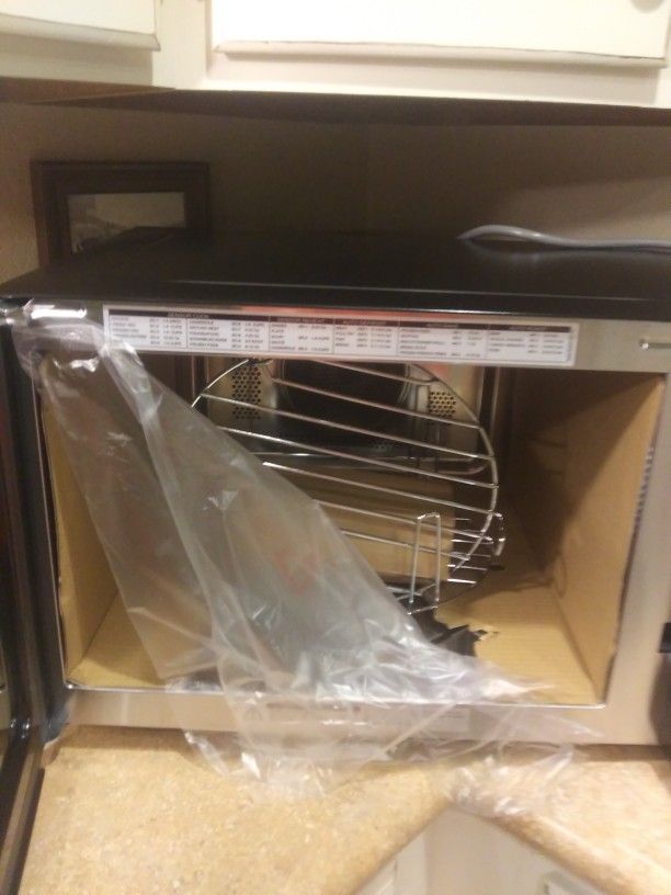 Reduced! New Toshiba Microwave/Oven