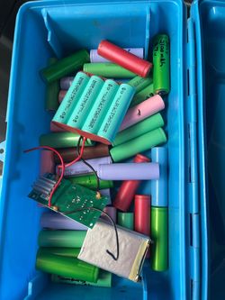 Box of LIPO 18650 laptop batteries