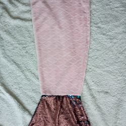 Girl's Mermaid Tail Blanket