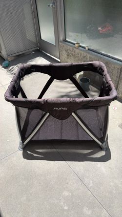 Nuna SENA Aire play pin with bassinet