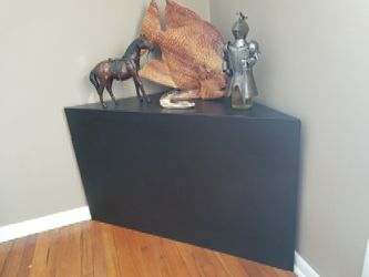 Black corner stand
