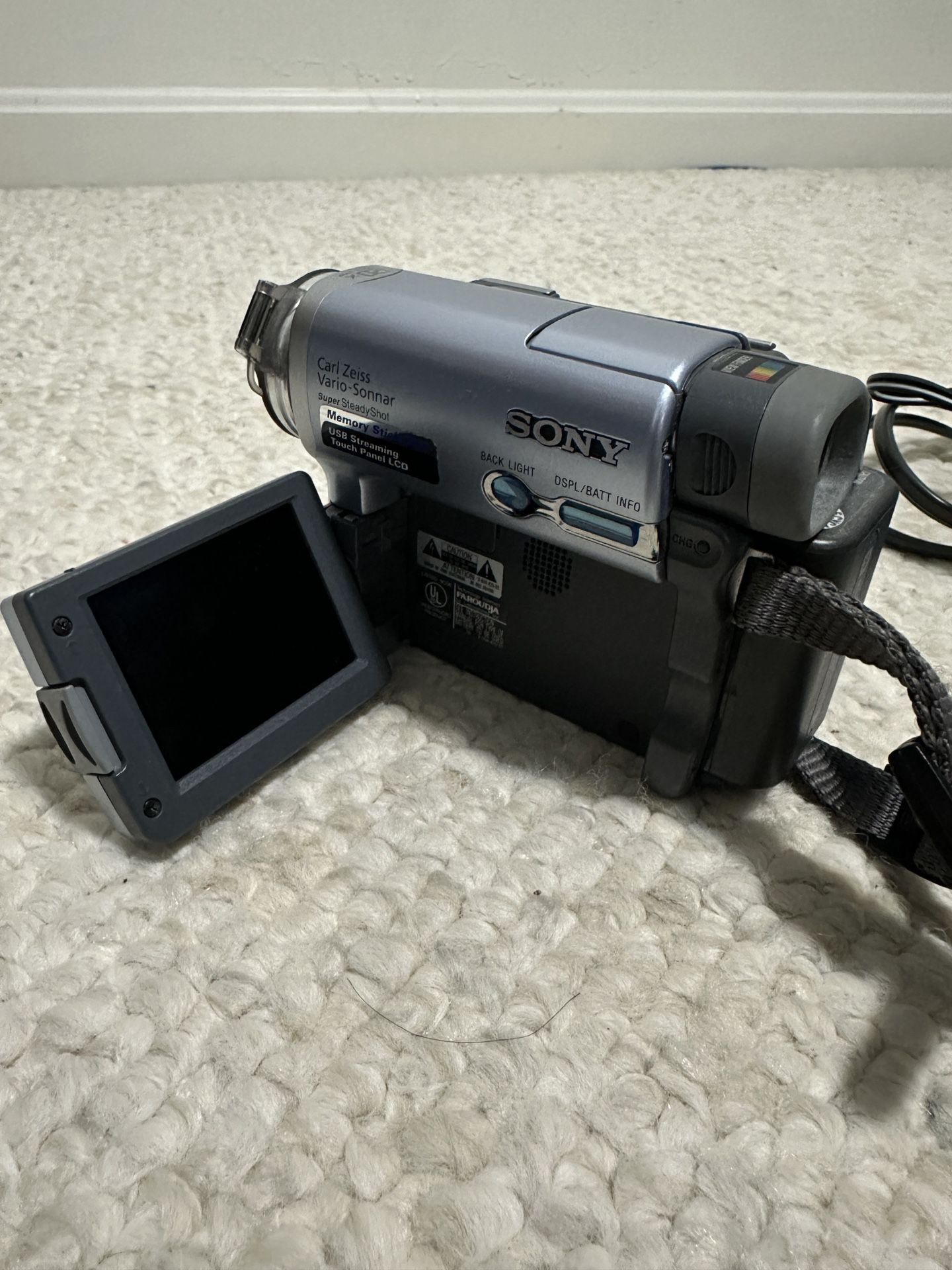 Sony DCR-TRV22 mini-DV video camera