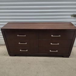 Dresser set