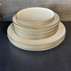   Lenox Olympia Dinnerware Set – 17 Pieces – Platinum Trim