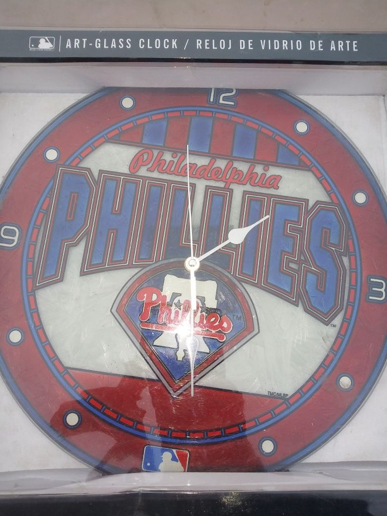 PHILLIES GLASS CLOCK / BRAND NEW