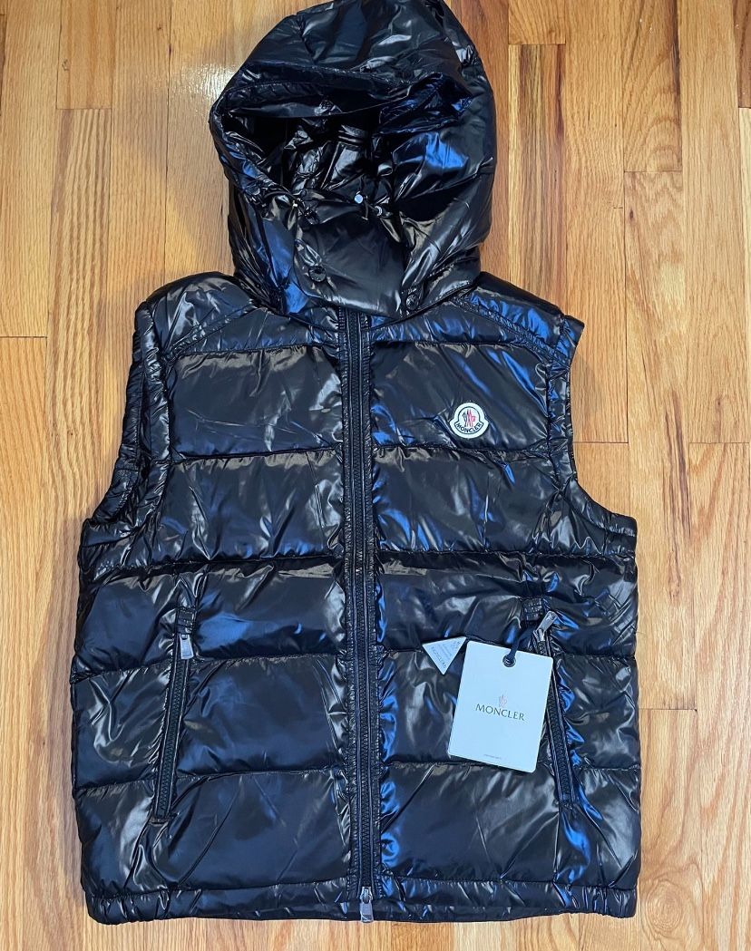 Moncler Vest (M,L)