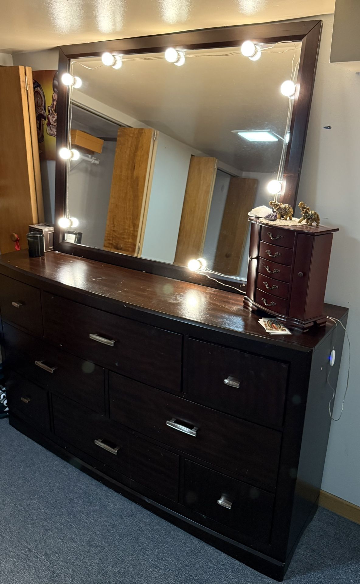 Dresser/vanity