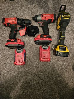 2 Drills 1 Saw Saw Craftsman/ 2 Taladros Y Una Sierra Craftsman