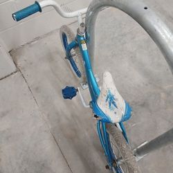 HUFFY CHILDS  BIKE