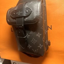Louis Vuitton Victoire Bags for Sale in West New York, NJ - OfferUp