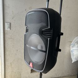 Rechargeable Music player - 15” Woofer  MICROPHONE & CHARGER INCLUDED ! Bluetooth - Fm Radio - Rechargeable  USB PORT - SD MEMORY SLOT - Portable  Com