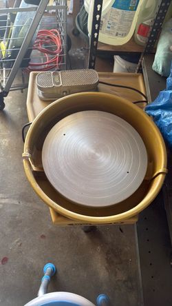 Brent C pottery wheel