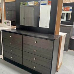 Eight Drawers Dresser With Mirror 