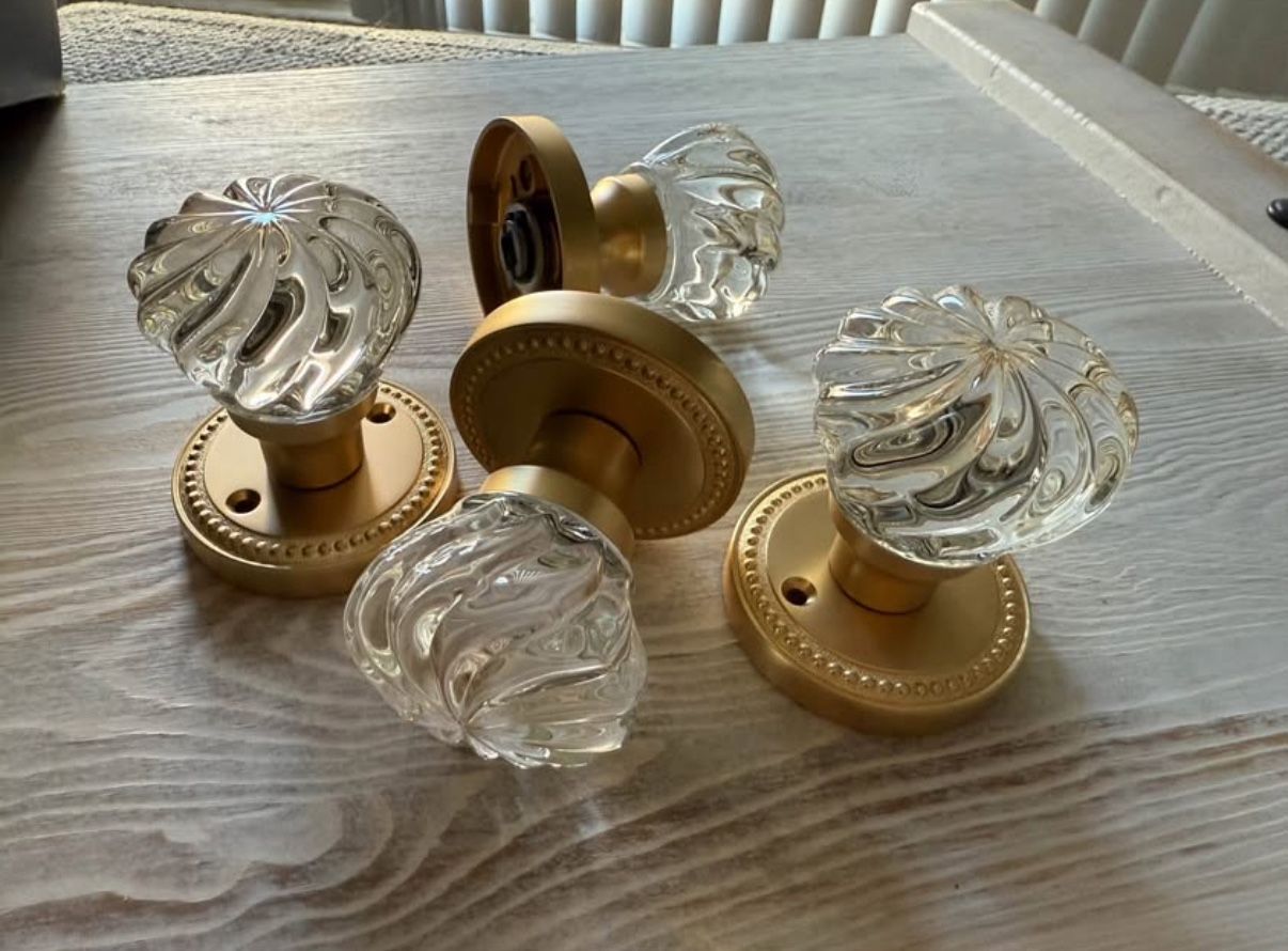 Beautiful crystal & Brushed gold doorknobs (2)