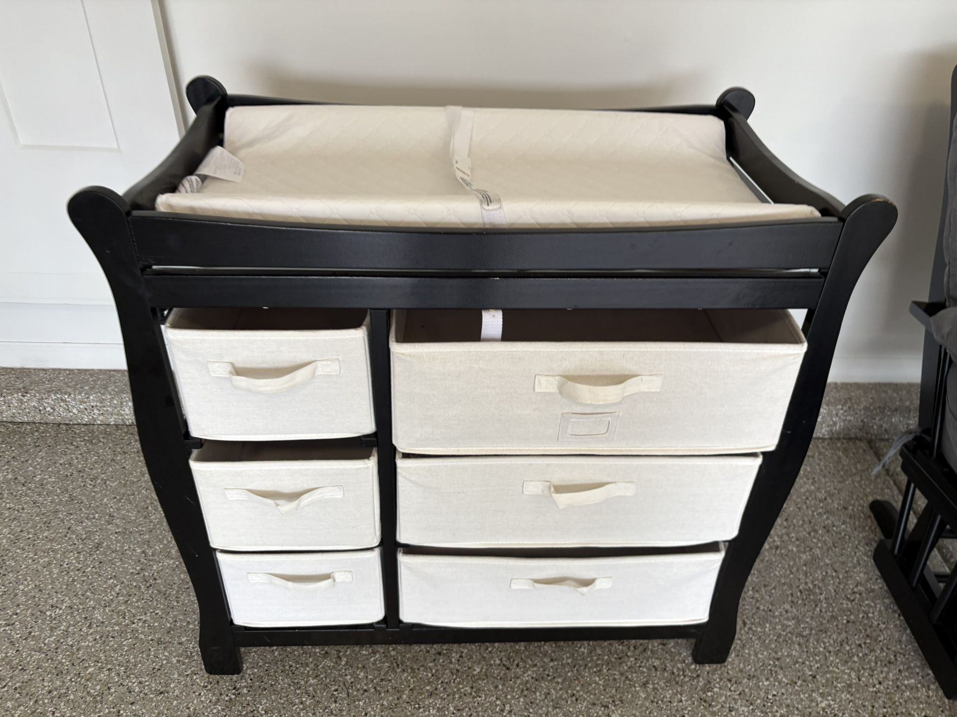 Changing Table With Dresser With Baskets