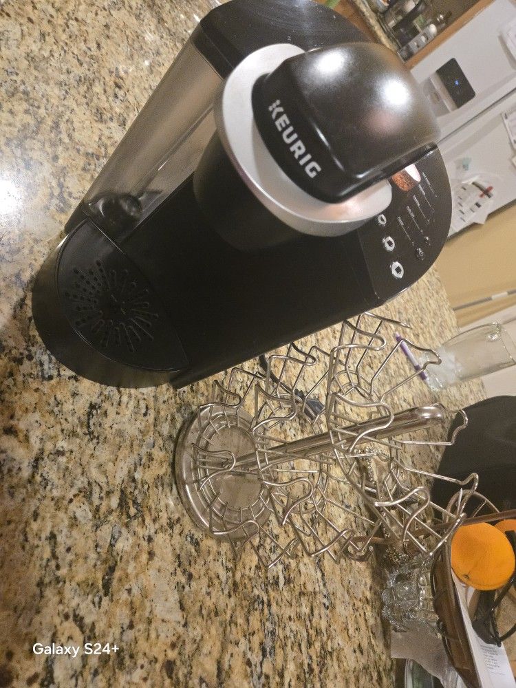 Keurig Coffee Machine With Coffee Pod Rack