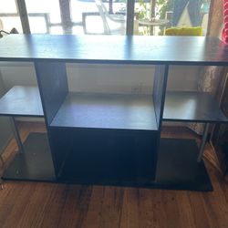 Entertainment Center / TV Stand 