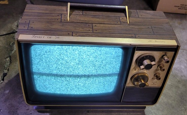 1976 Zenith Spirit of '76 9" TV CRT Gaming Retro Model G1176X Powers On