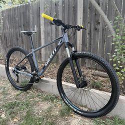 Giant Talon 29" Mountain Bike Hardtail Bicycle Trail