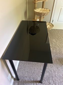 Glass desk or table (39Lx20.5Wx28H)