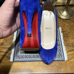 Chrishan Louboutin Size 39 Red Bottoms