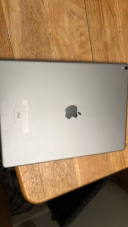 I pad pro 12.9”, 256gb, iOS 17.7,works great