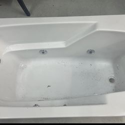 Bath Tub / Bañera 