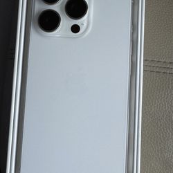iPhone 16 pro Titanium White 256 GB  Excellent Condition