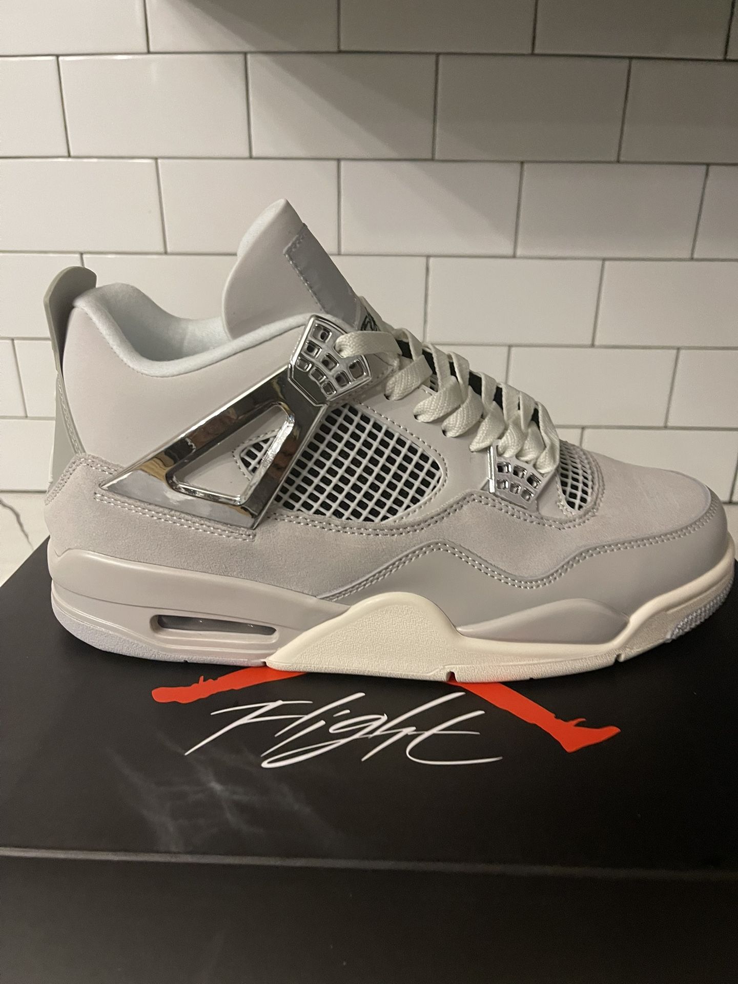 Men’s Jordan Retro 4 Frozen Moments Size 10.5.