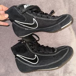 Wrestling Nike Youth Shoes Sz4.5 