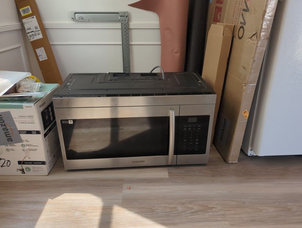 Samsung over the range
microwave With Hood