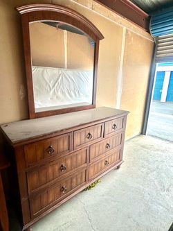 Vanity dresser with Mirror