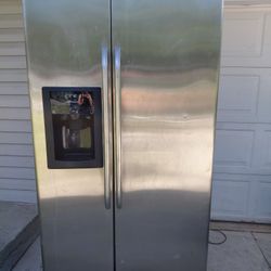 GE  Refrigerator Front Stainless Steel Side By Side 
