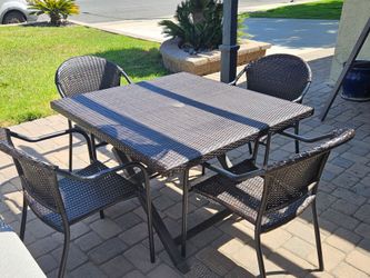 PATIO FURNITURE. WICKER STYLE