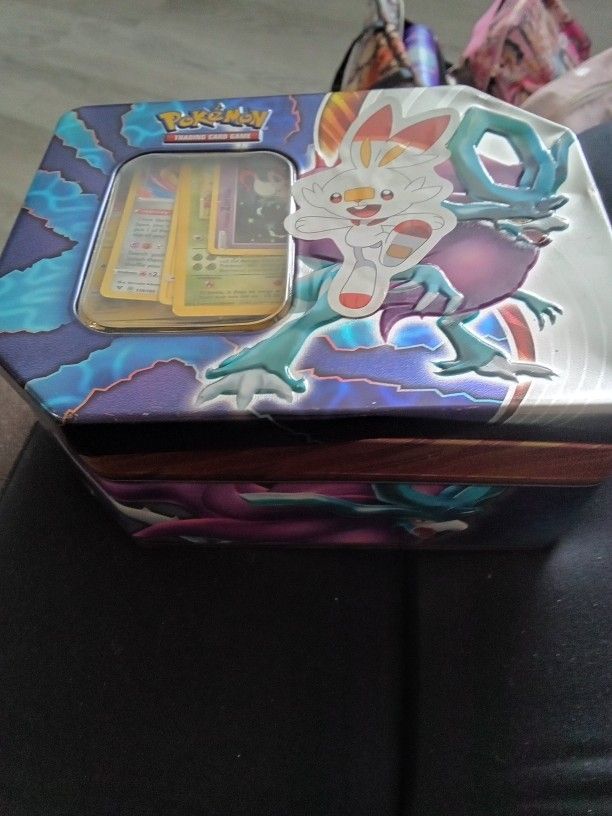 Pokemon Tin With Lid Over 500 Pokemon Cards