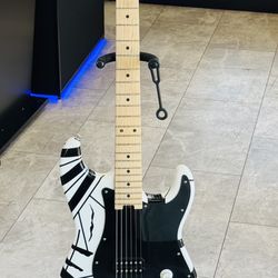 EVH Strips Series 6 Strings White And Black Electric Guitar With Fender Fit Hard Case