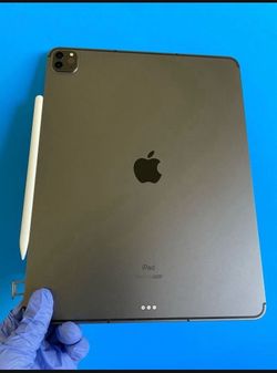 256GB  Apple IPad Pro 12.9” 5th Generation ( M1 chip / XDR display / 2021) WiFi + cellular (5G/Unlocked) with keyboard, pen &  Accessories