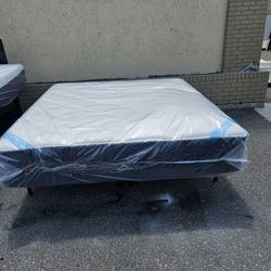 Brand New King Size Plush Pillow Top  DreamCloud  Premier Mattress In Plastic 