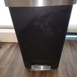 Black step trash can $5
