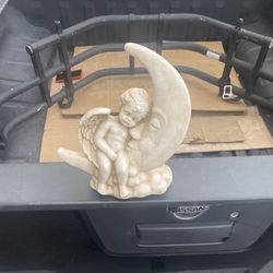 Beautiful Angel Sleeping on the Moon!!! Se Habla Español !!