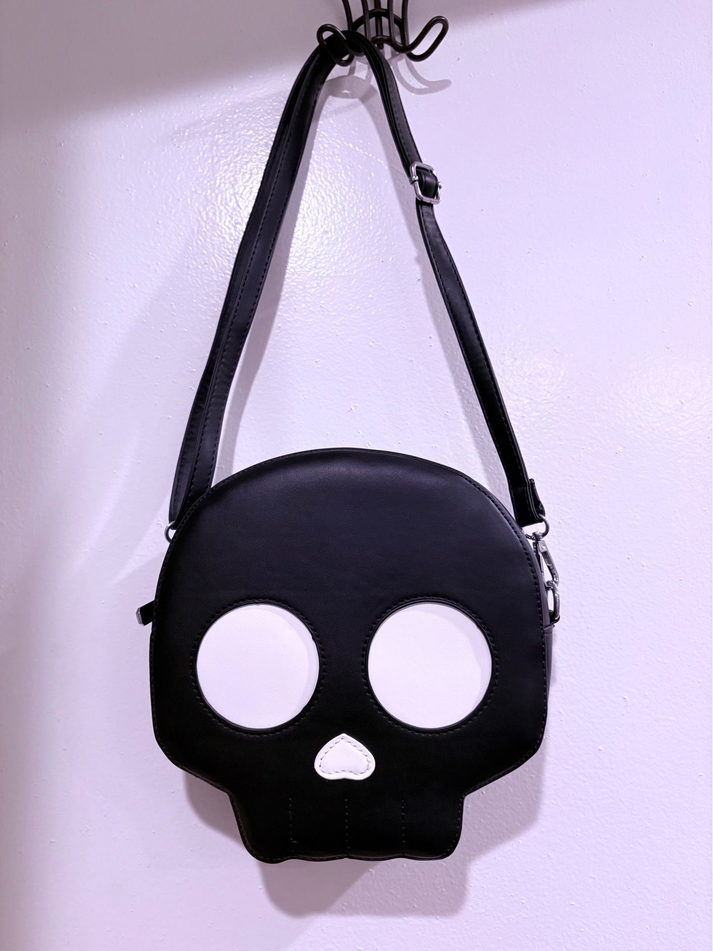 New Black and white skull crossbody bag purse