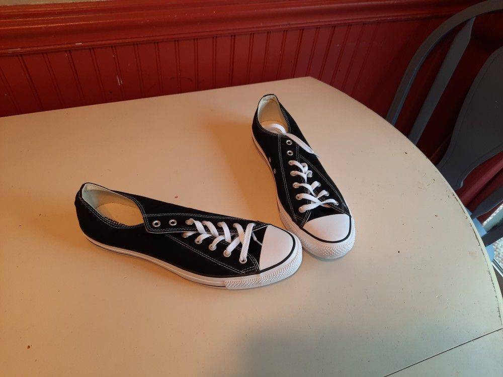 Chuck T Converse Low Tops