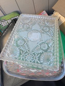 PLASTIC SERVING TRAYS
