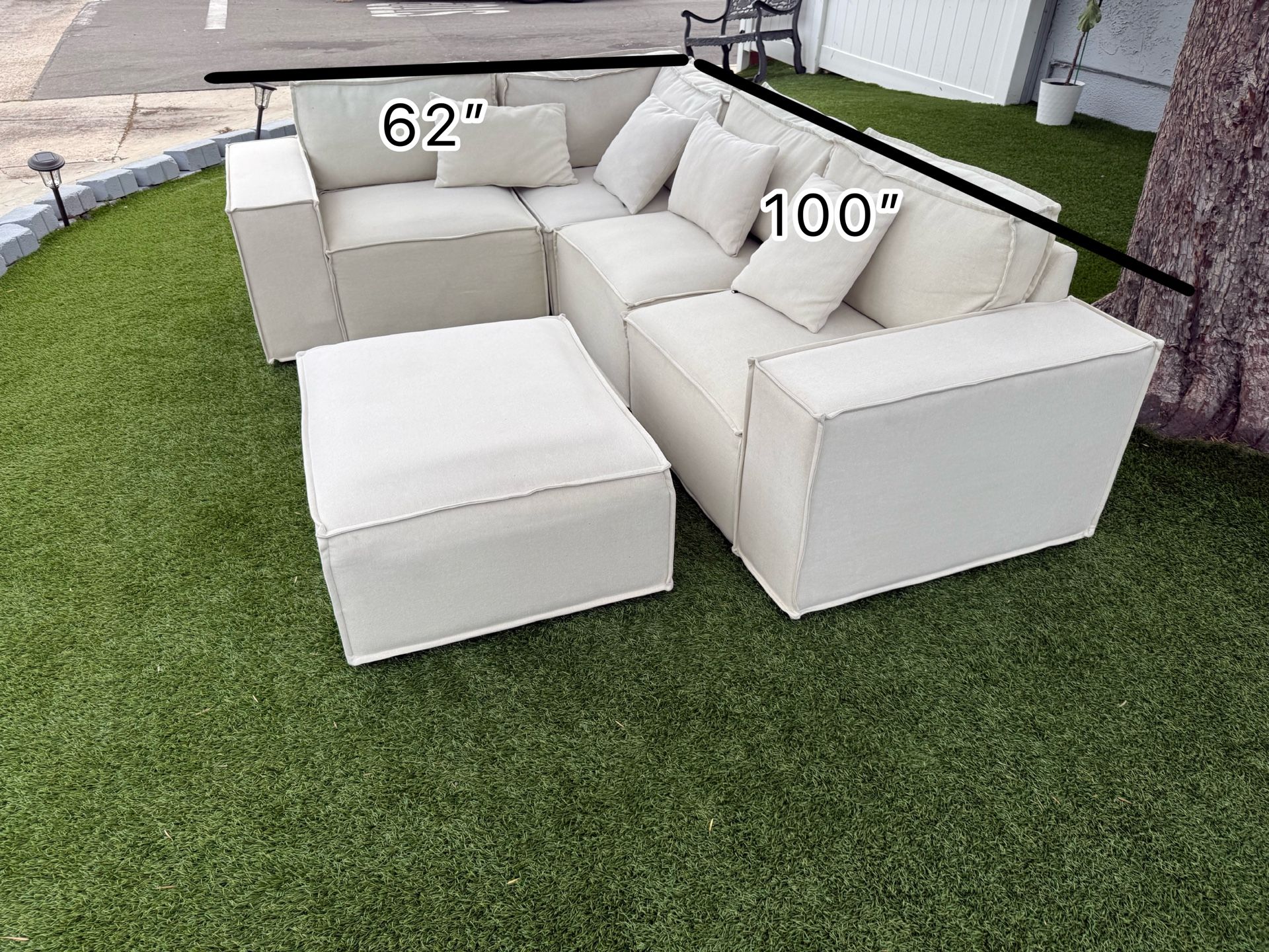 beautiful  Sectional Sofá /couch Whith In Ottoman In a Bone White
