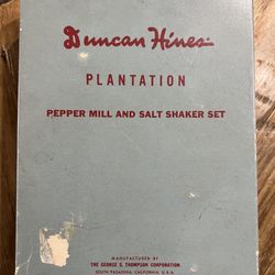 Vintage Duncan Hines Pepper Mill & Salt Shaker Set