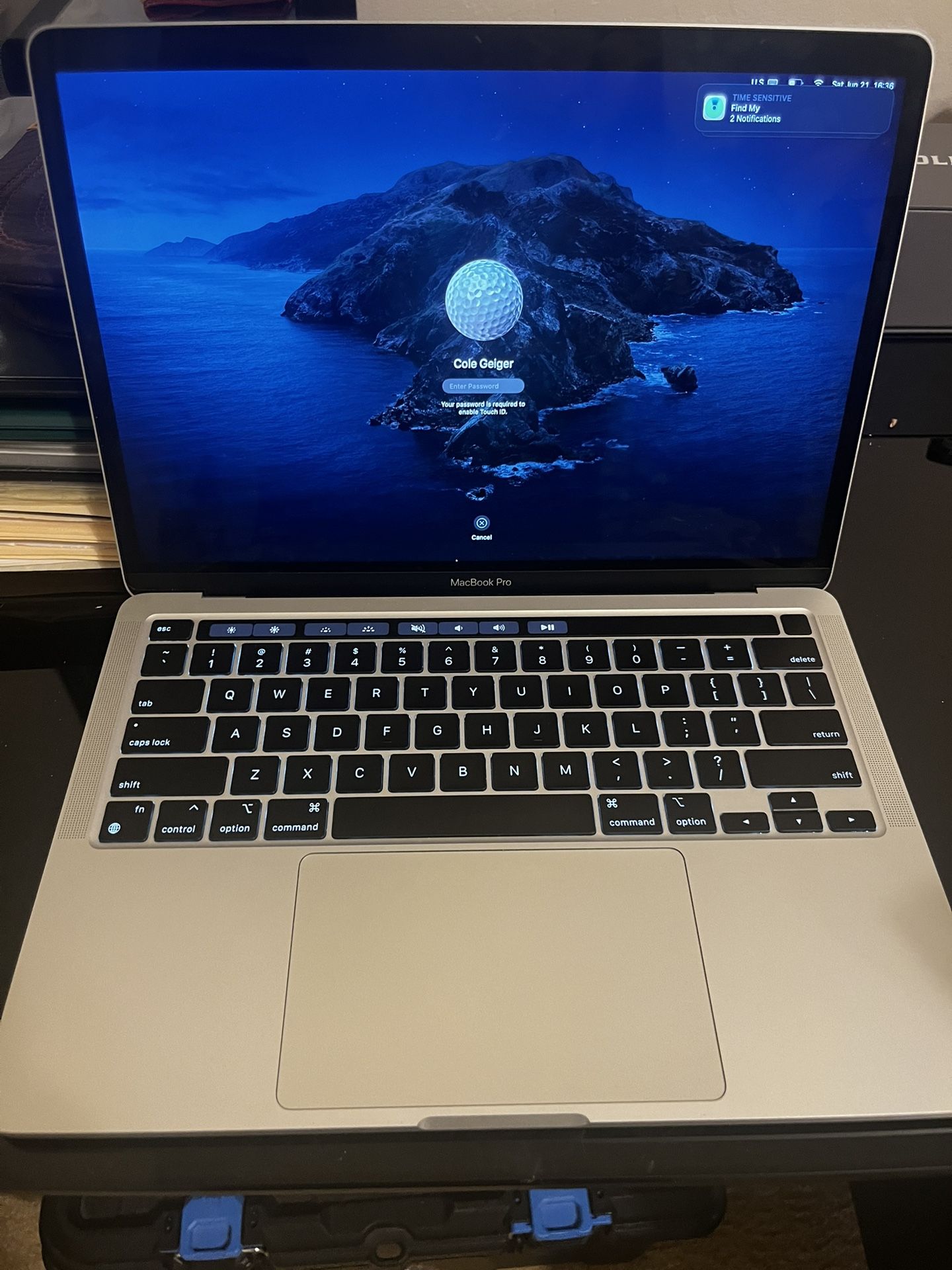 MacBook Pro (2020 With Touch Bar)